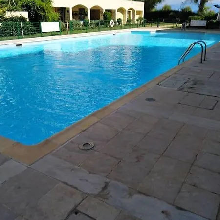 Luxury With Pool View דירה